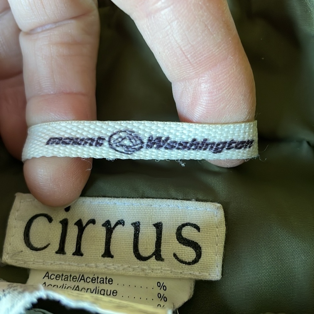 Cirrus puffer vest  size - Picture 9 of 12